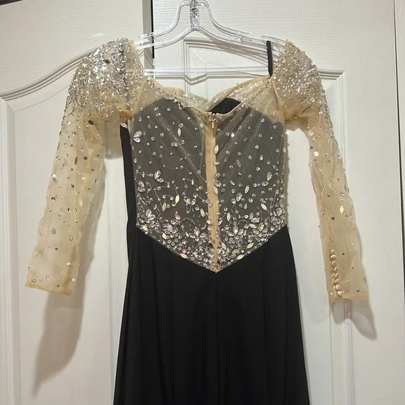 Off the shoulder black/nude with crystal dress | Size: 0-2 | w/ nude sheer shawl - Picture 8 of 9